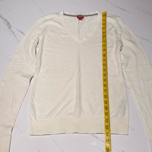 Izod EUC Cream White Knit Cotton V-neck Ribbed Light Sweater Size Small - Picture 10 of 10